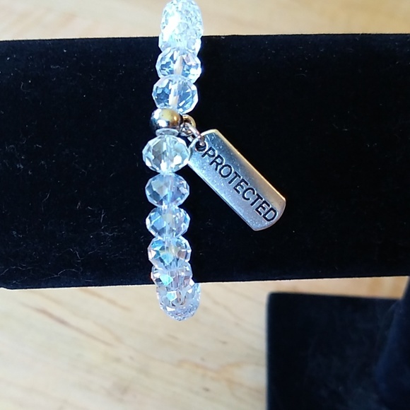 Duhda's Closet Jewelry - Handmade Crystal Bracelet w/ Charm